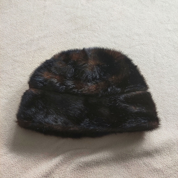 Accessories - 🦋 VINTAGE Vegan Faux Fur Fuzzy Brown Winter Hat